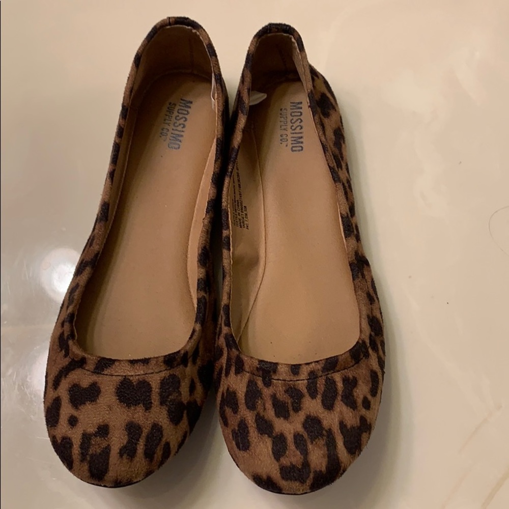 Women’s sz 7 animal print flats